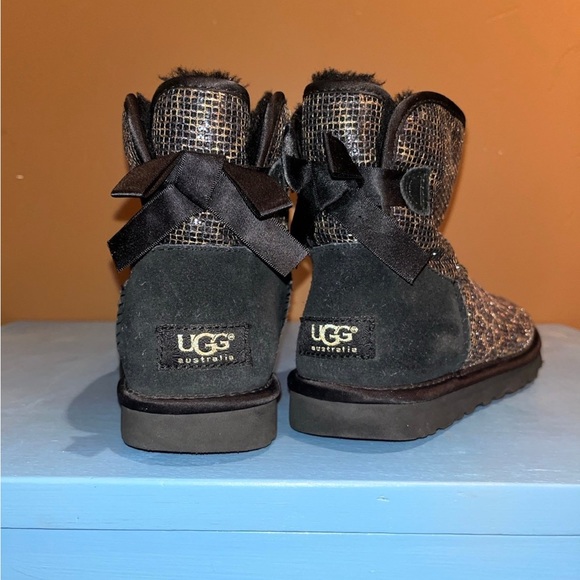 UGG Mini Bailey Bow Black Spot Leopard Sparkle Glitter Women’s Ankle Boots - Picture 3 of 6